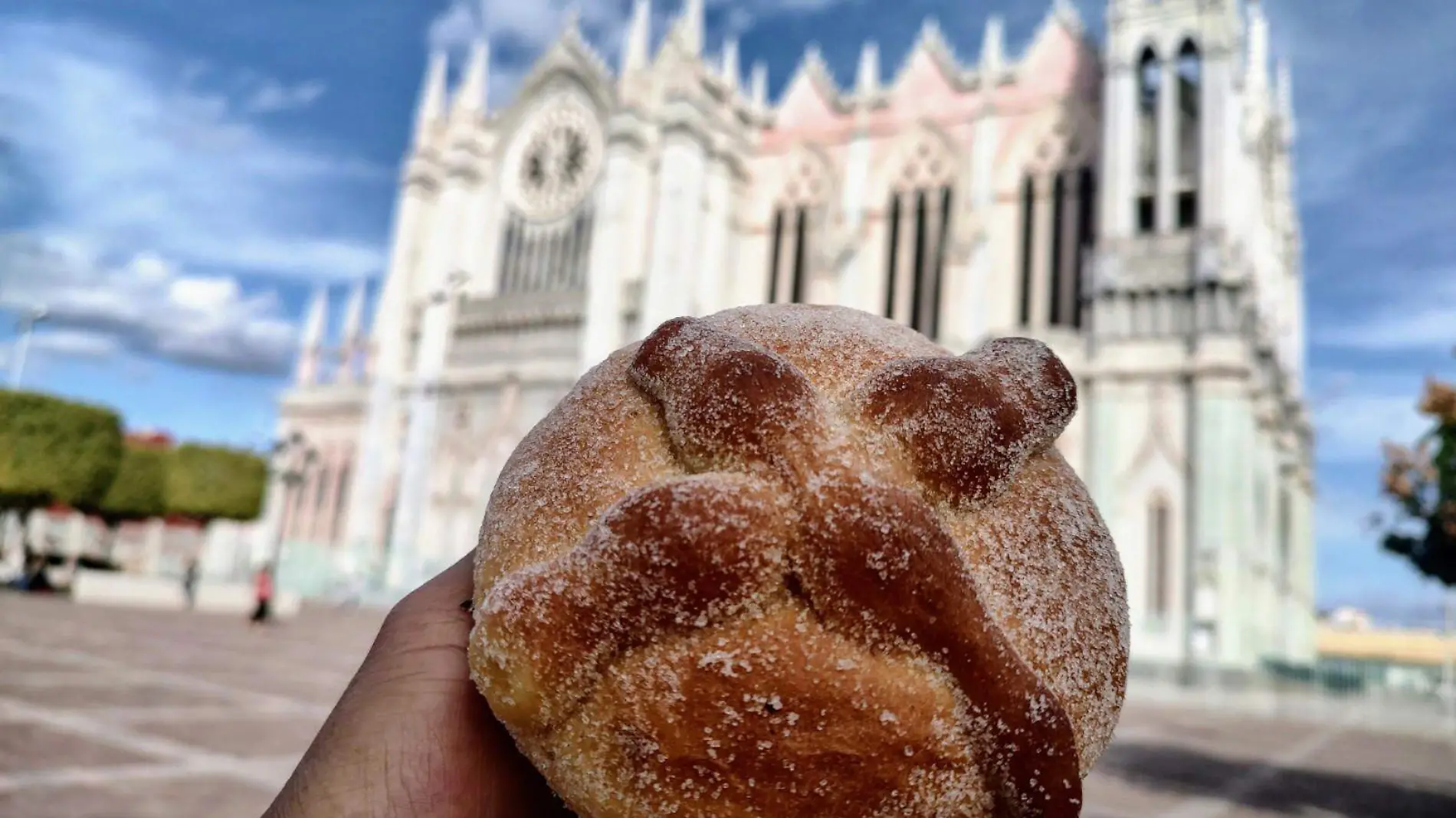 Pan de Muerto -  Juan Contreras _ El Sol de León